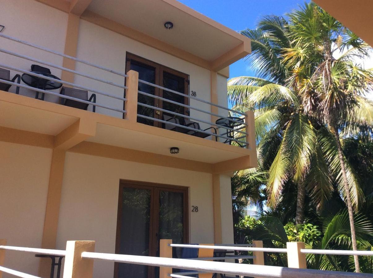 Beach Club Condos At Popeyes Caye Caulker Bagian luar foto