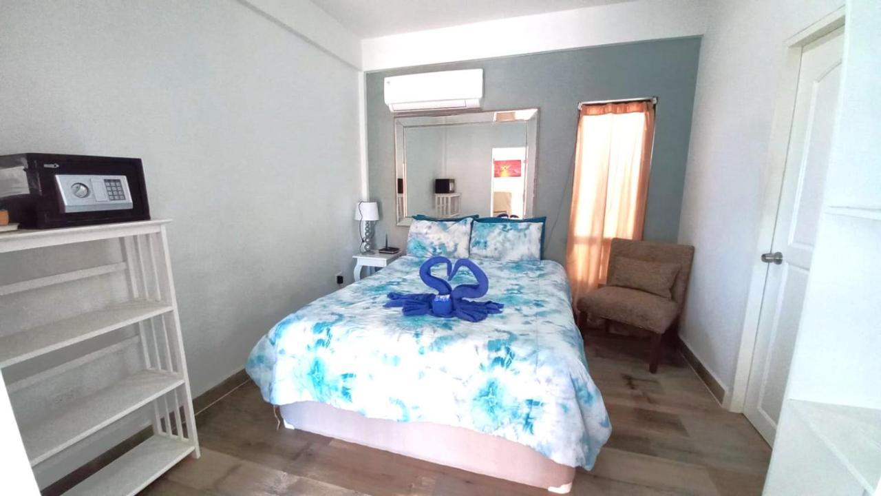 Beach Club Condos At Popeyes Caye Caulker Bagian luar foto