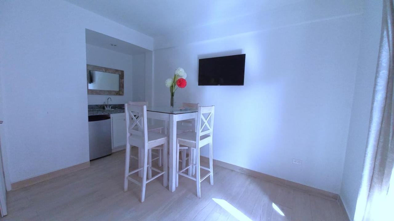 Beach Club Condos At Popeyes Caye Caulker Bagian luar foto