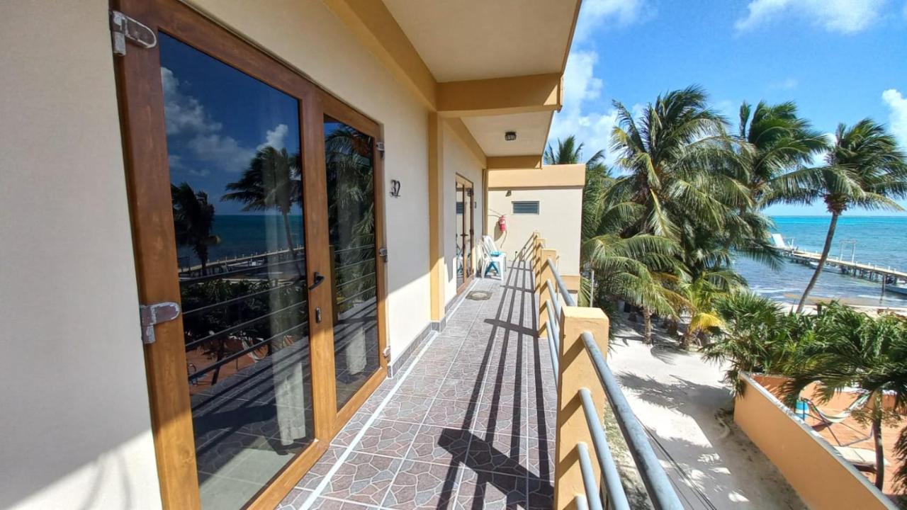 Beach Club Condos At Popeyes Caye Caulker Bagian luar foto