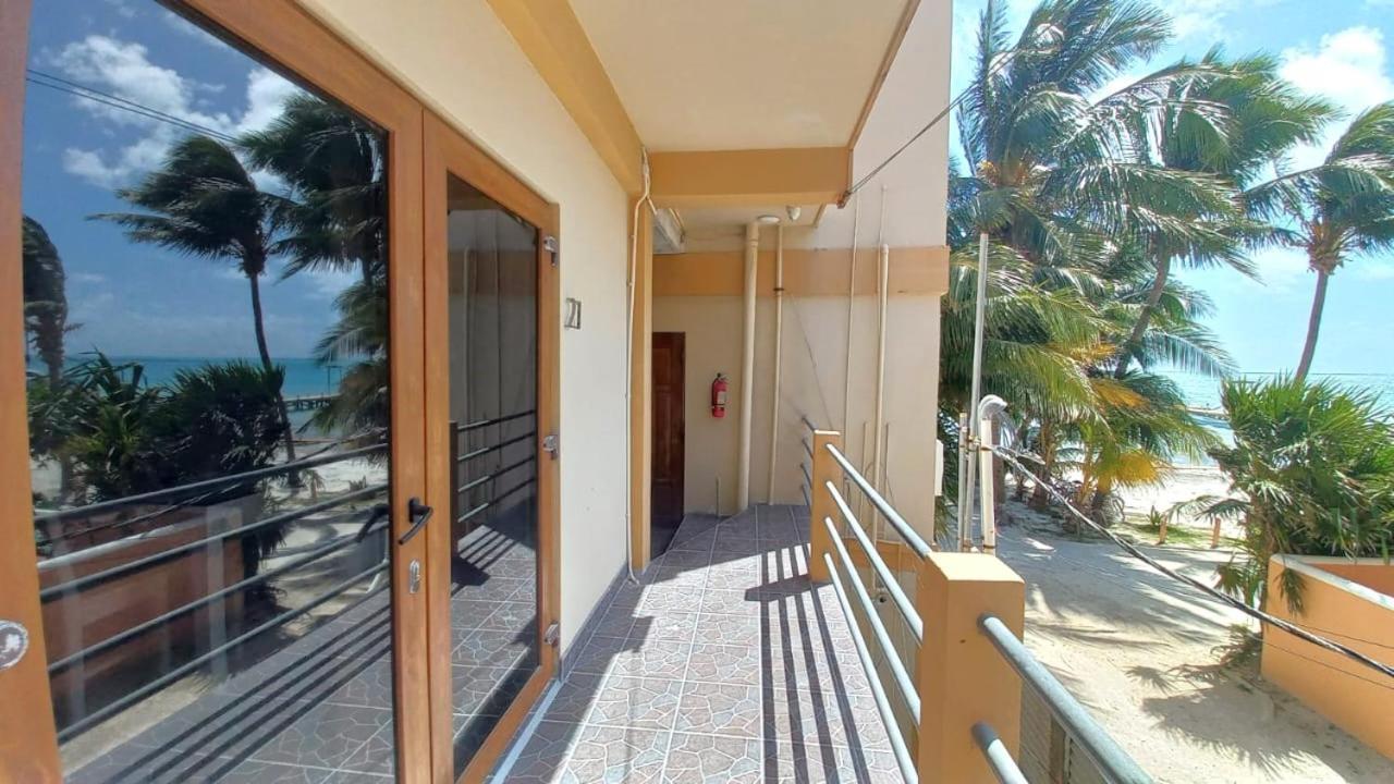 Beach Club Condos At Popeyes Caye Caulker Bagian luar foto