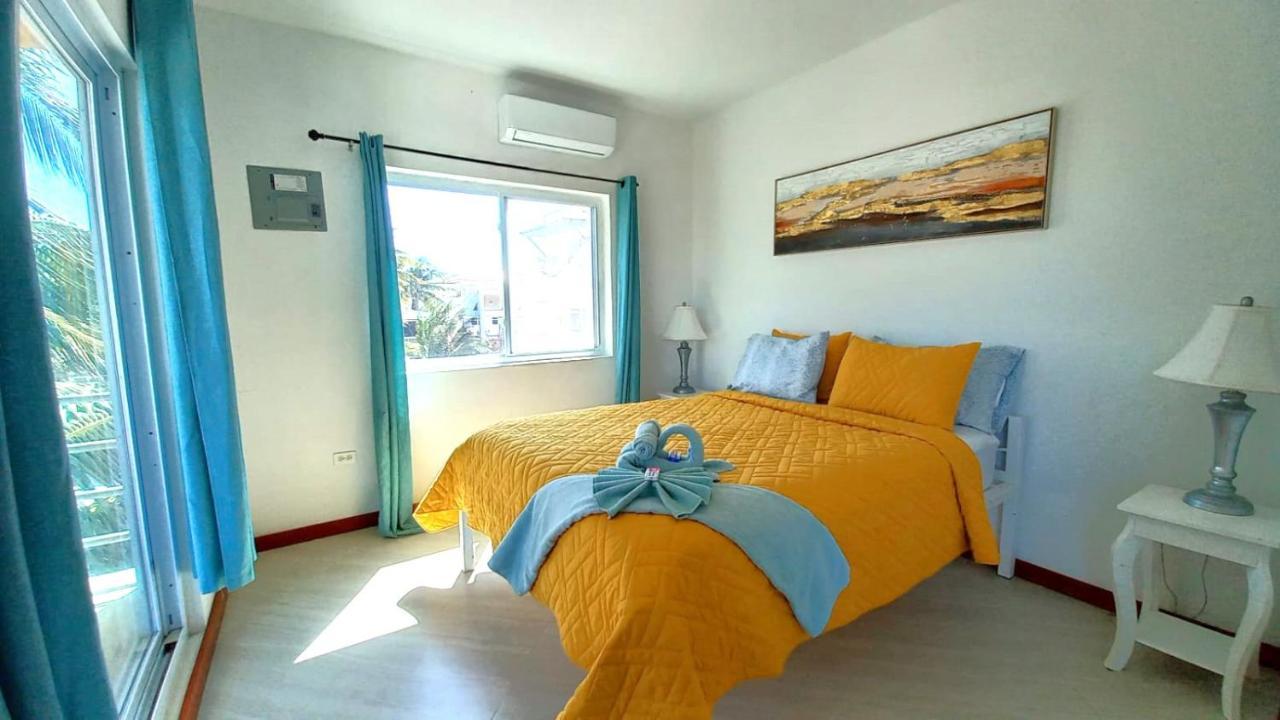 Beach Club Condos At Popeyes Caye Caulker Bagian luar foto