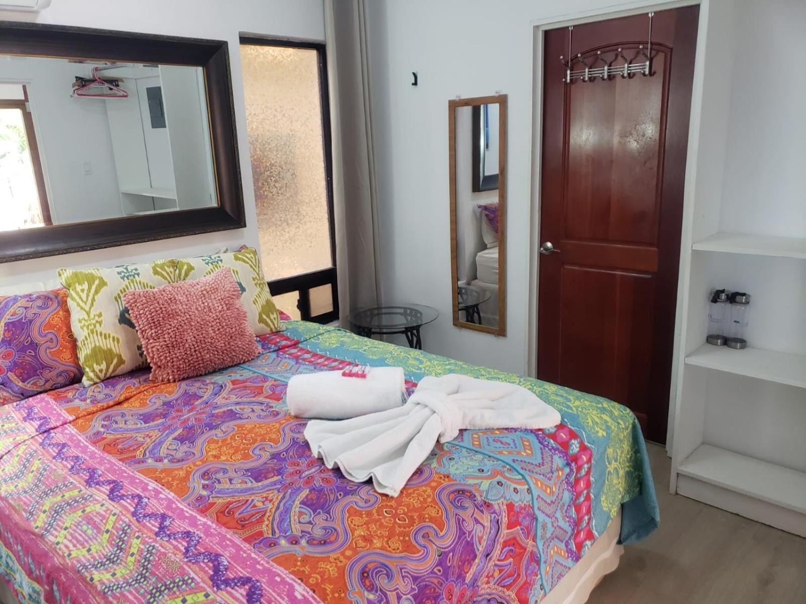 Beach Club Condos At Popeyes Caye Caulker Bagian luar foto