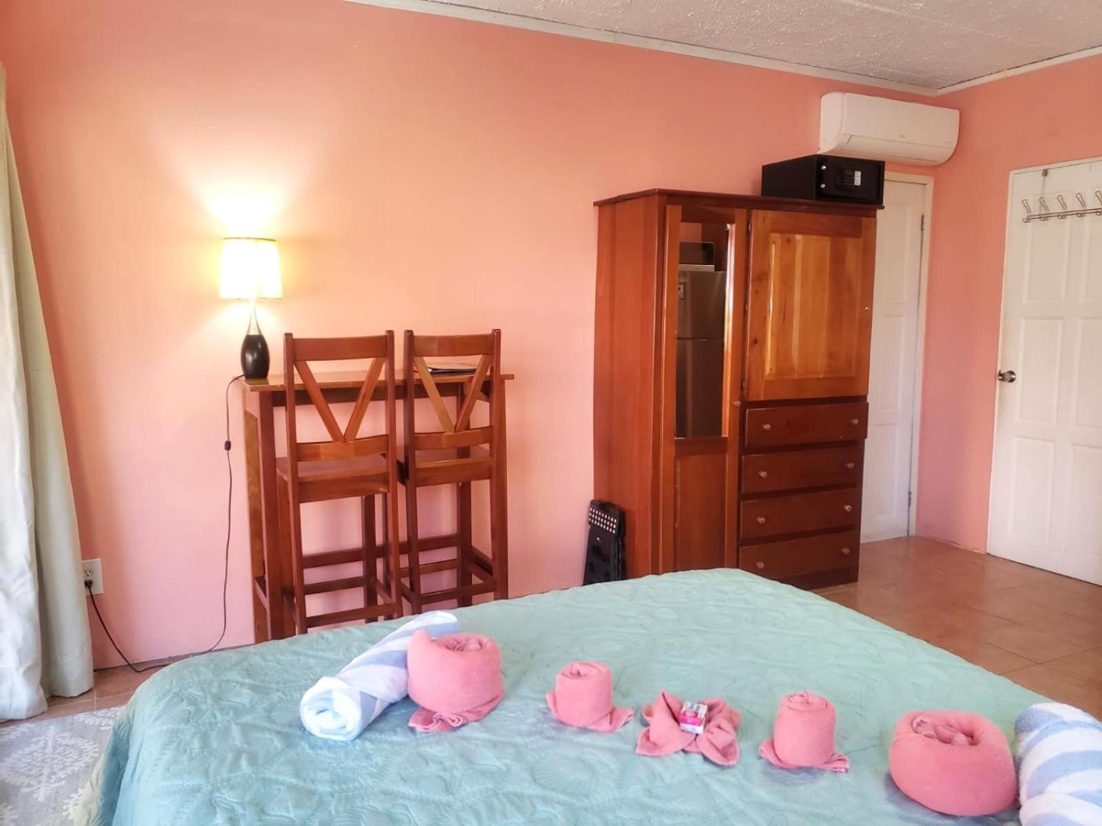 Beach Club Condos At Popeyes Caye Caulker Bagian luar foto
