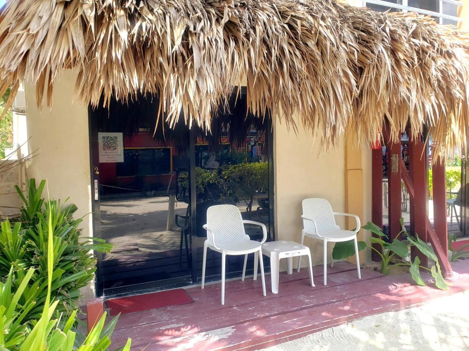 Beach Club Condos At Popeyes Caye Caulker Bagian luar foto