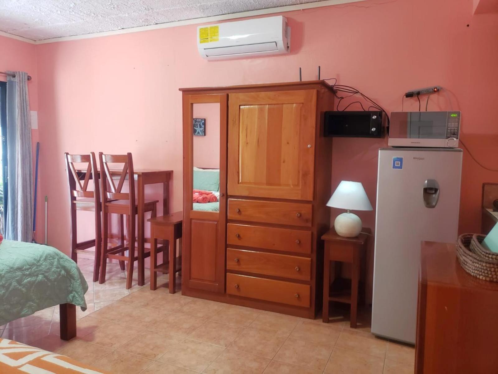 Beach Club Condos At Popeyes Caye Caulker Bagian luar foto